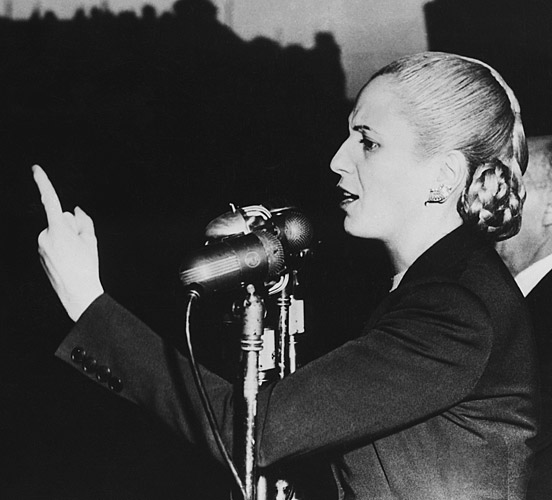 eva evita perón en un discurso electoral 1951
